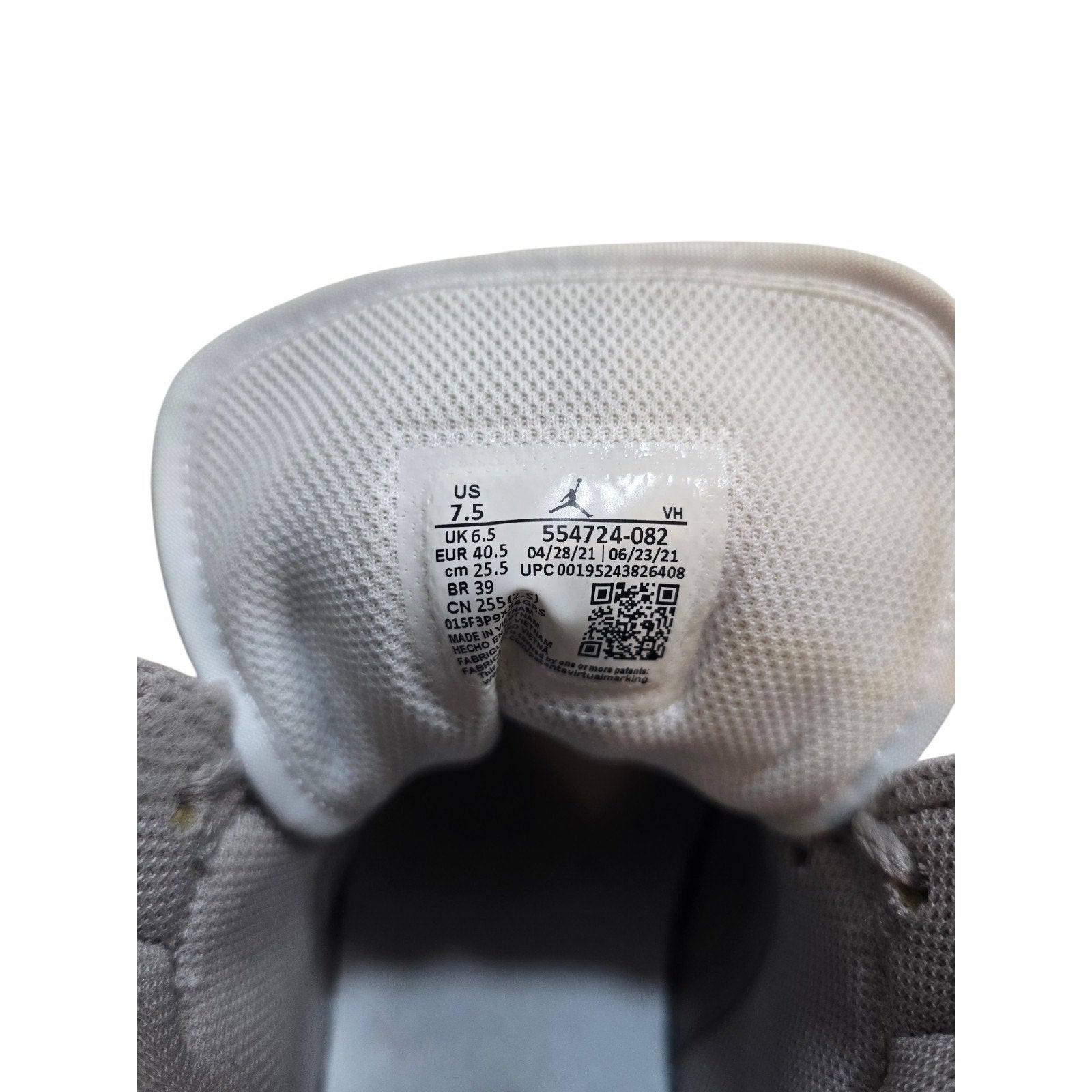 Air Jordan 1 Mid Light Smoke Grey 554724-082 Mens Size 7.5 White Gray No Box